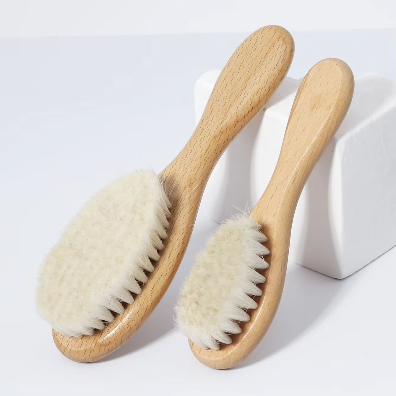 Drewniana szczotka z ultra mię – Hair Care Essential recenzja i cena
